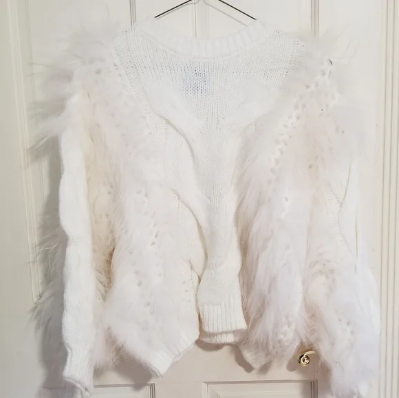 White Faux Fur 3/4 sleeve sweater loose fit women size Medium  147) - Picture 6 of 7